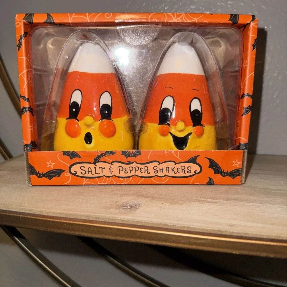 NIB Johanna Parker Nostalgia Ceramic Candy Corn & Pepper Shaker Set